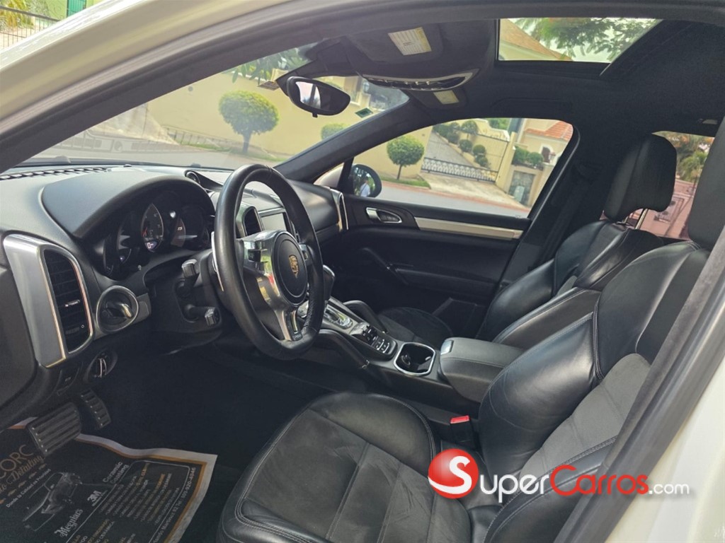 2014 Porsche Cayenne GTS — foto 9 / 11