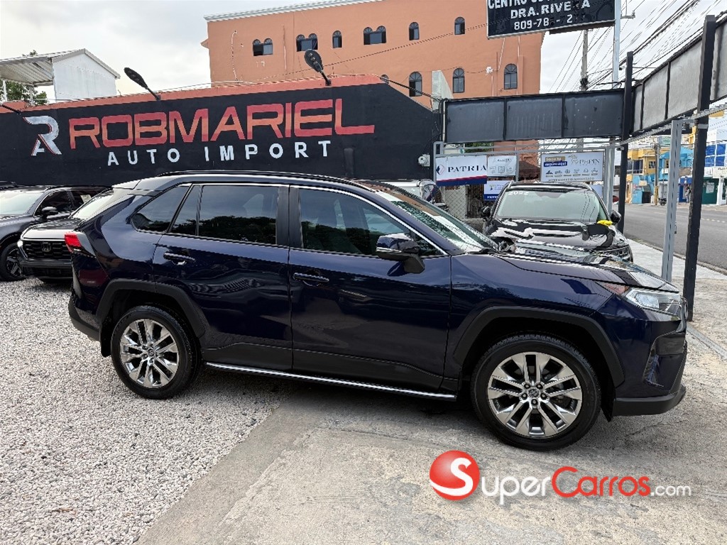 2020 Toyota RAV4 XLE Premium — foto 4 / 12