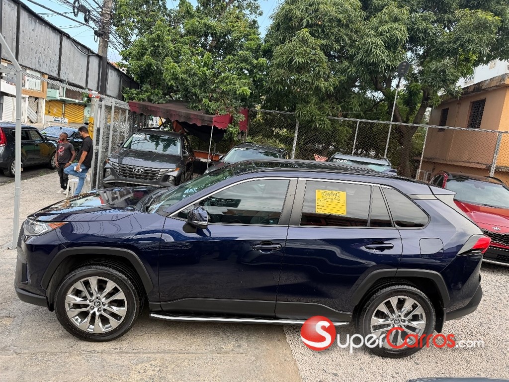 2020 Toyota RAV4 XLE Premium — foto 5 / 12