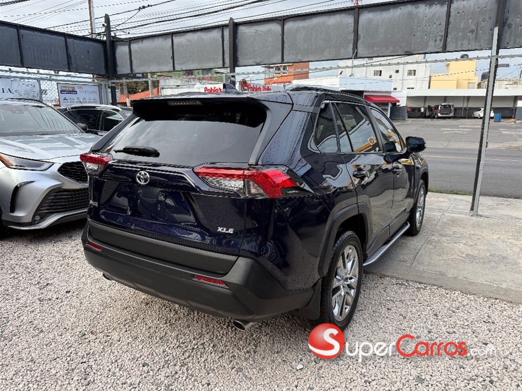 2020 Toyota RAV4 XLE Premium — foto 6 / 12