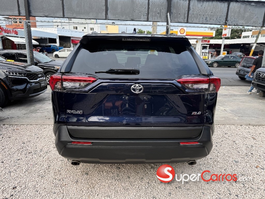 2020 Toyota RAV4 XLE Premium — foto 7 / 12