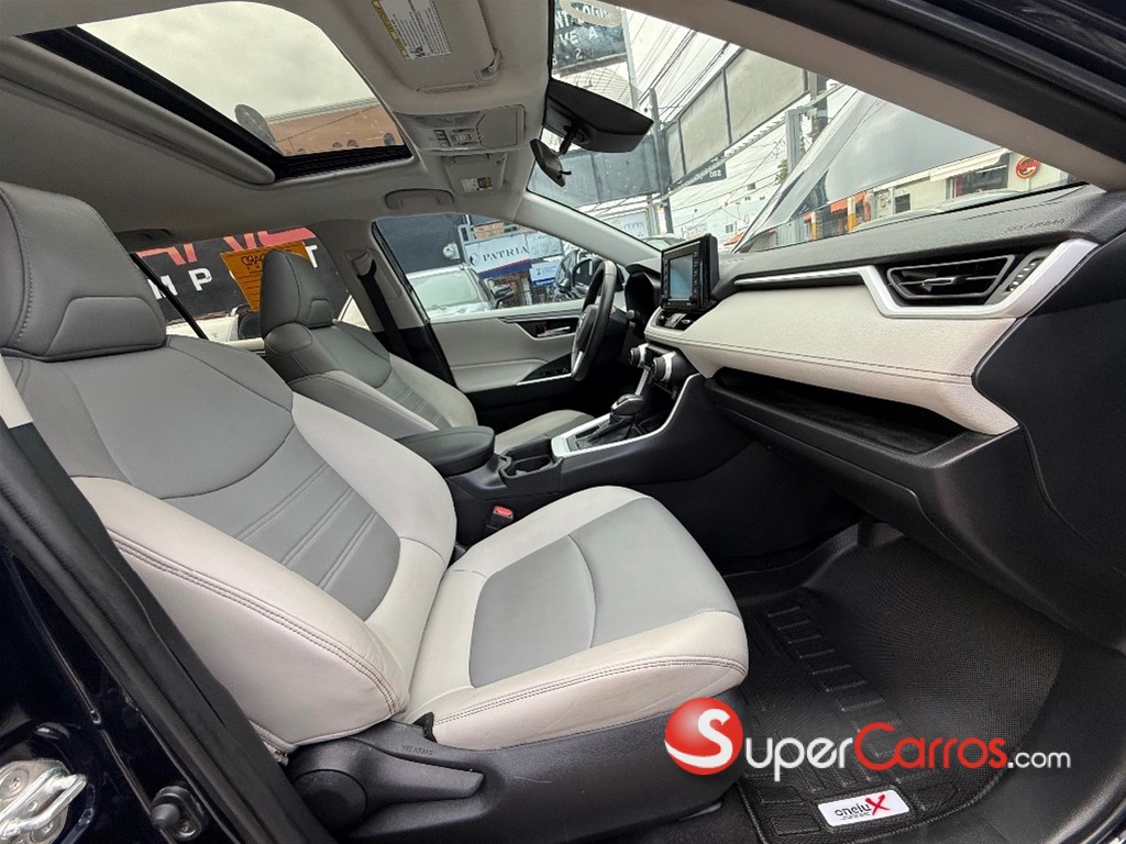 2020 Toyota RAV4 XLE Premium — foto 10 / 12