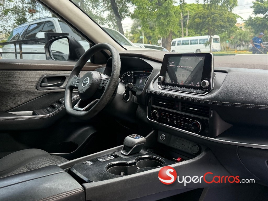2021 Nissan Rogue — foto 8 / 12