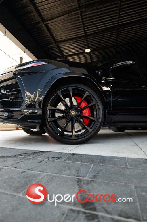 2019 Lamborghini Urus — foto 2 / 12