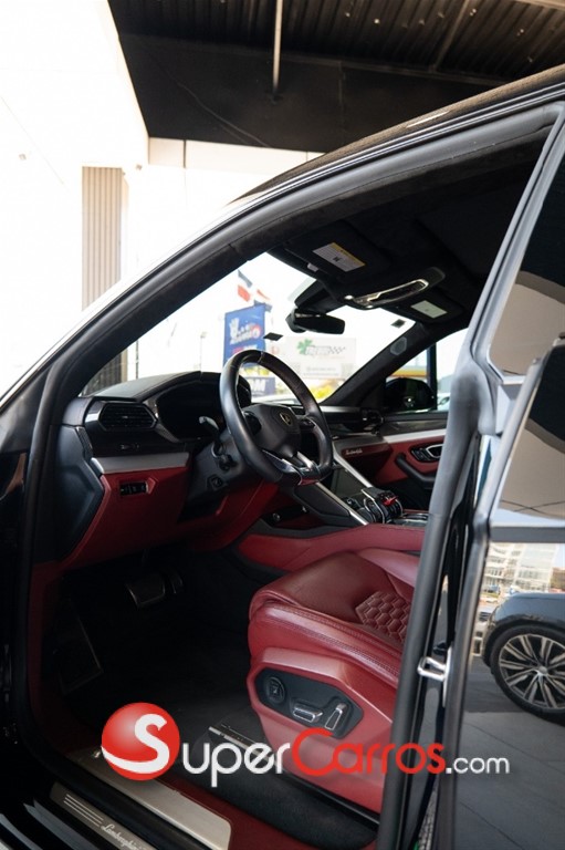 2019 Lamborghini Urus — foto 7 / 12