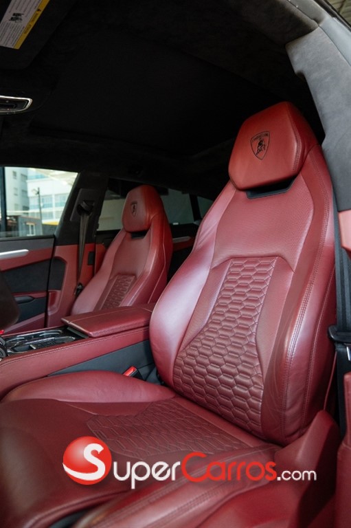 2019 Lamborghini Urus — foto 8 / 12