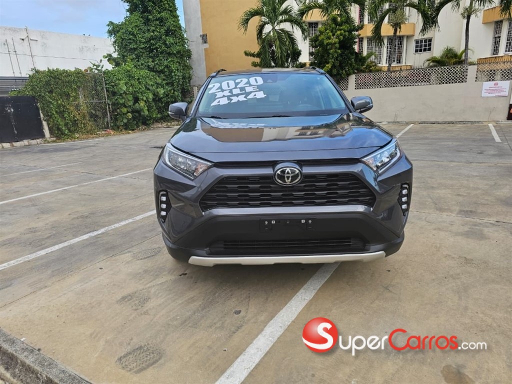 2020 Toyota RAV4 XLE — foto 2 / 12
