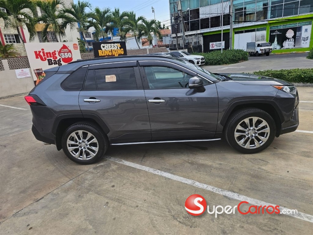2020 Toyota RAV4 XLE — foto 5 / 12