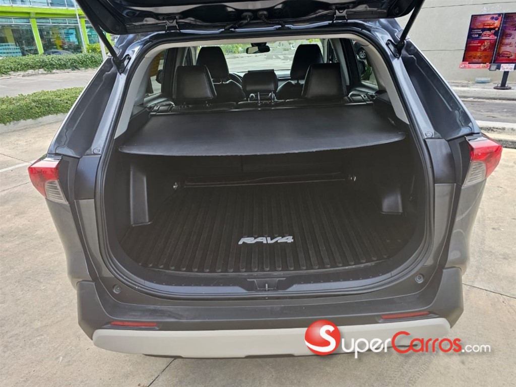2020 Toyota RAV4 XLE — foto 9 / 12