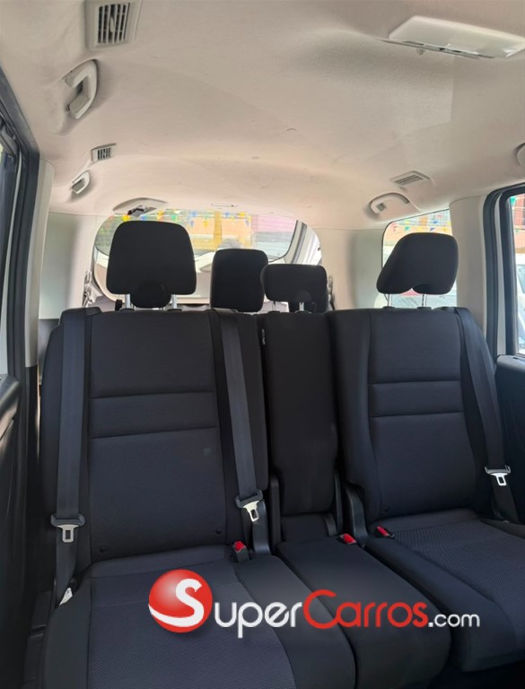 2020 Nissan Serena — foto 8 / 9