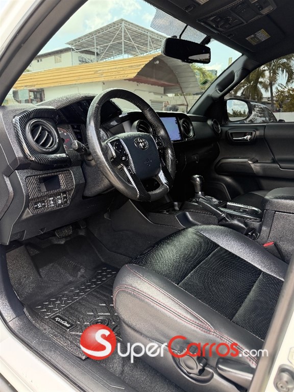 2017 Toyota Tacoma TRD OFF ROAD — foto 2 / 12