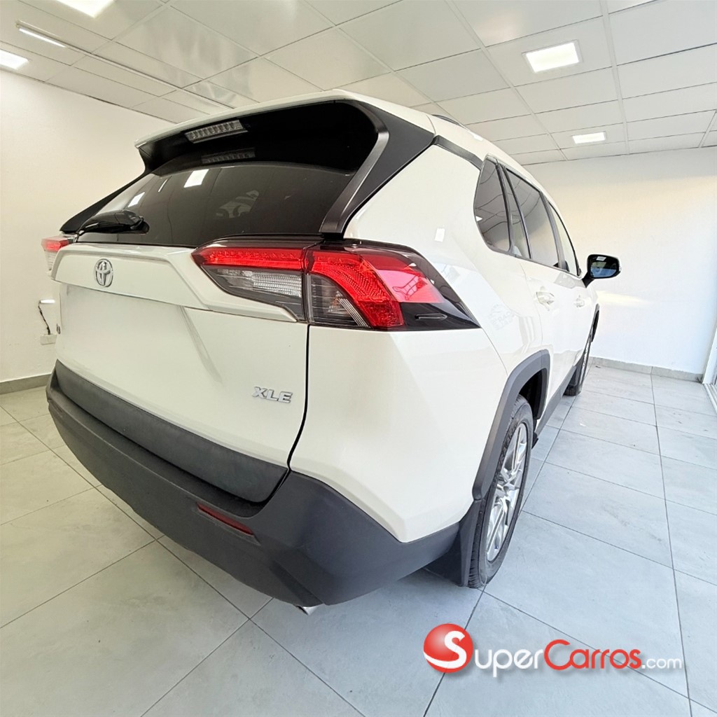 2021 Toyota RAV4 XLE Premium — foto 5 / 9
