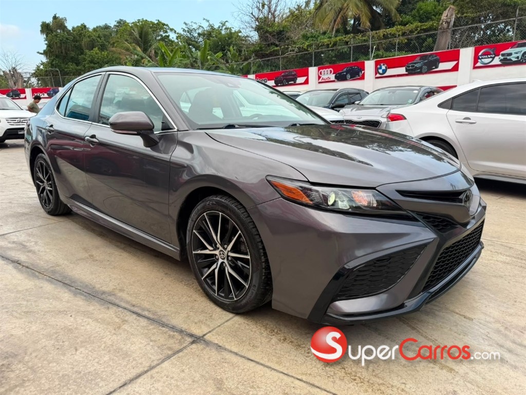 2022 Toyota Camry SE — foto 3 / 8