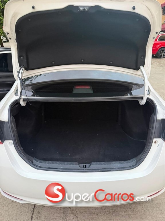 2018 Toyota Yaris — foto 8 / 12