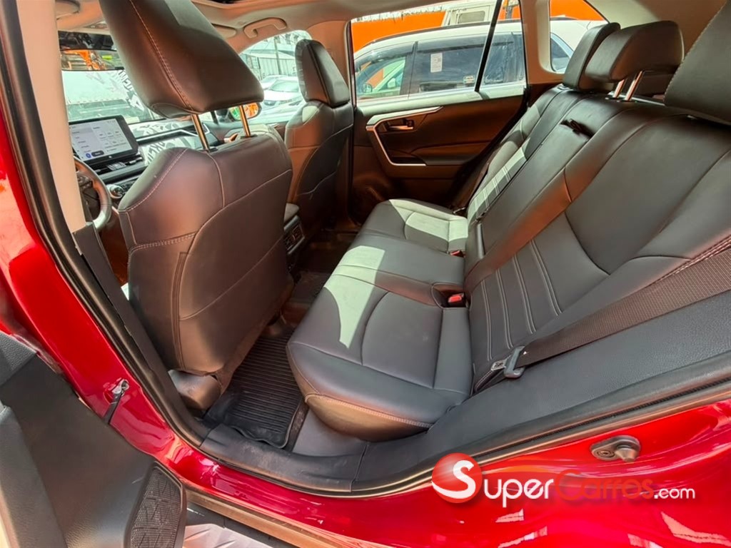 2024 Toyota RAV4 XLE Premium — foto 5 / 8