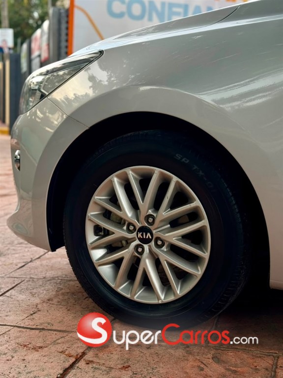 2020 Kia Rio LX — foto 4 / 9
