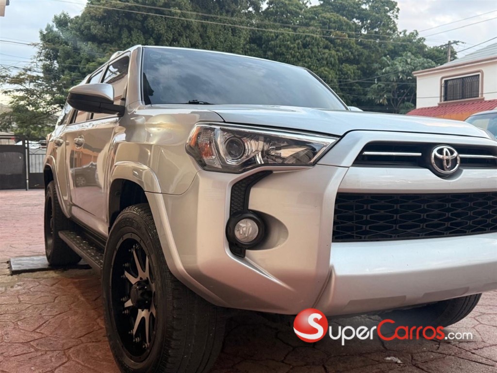 2020 Toyota 4 Runner SR5 — foto 3 / 12