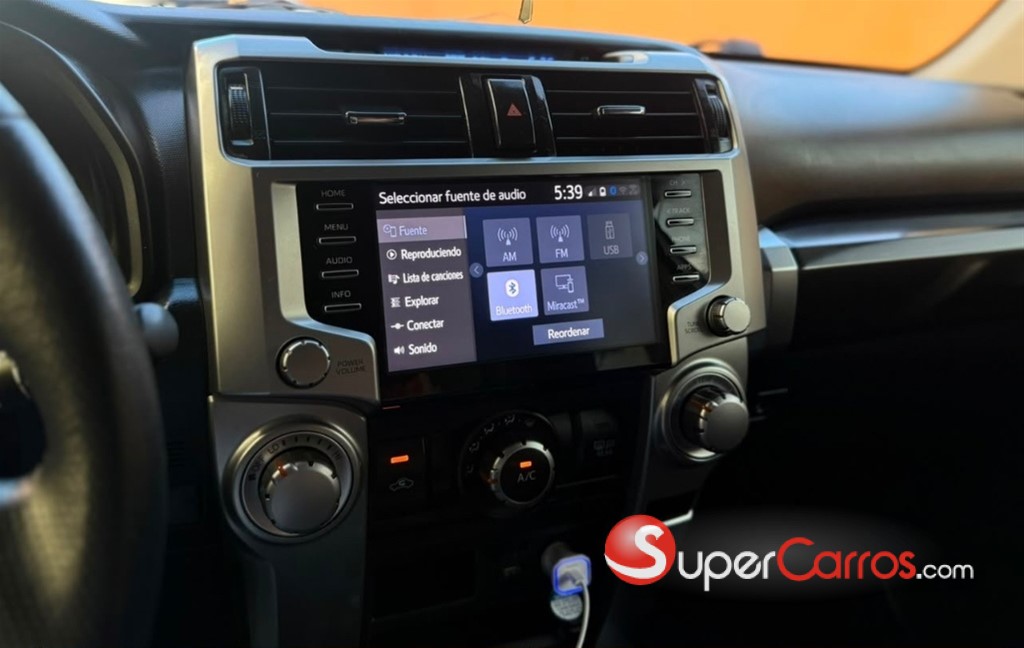 2020 Toyota 4 Runner SR5 — foto 9 / 12