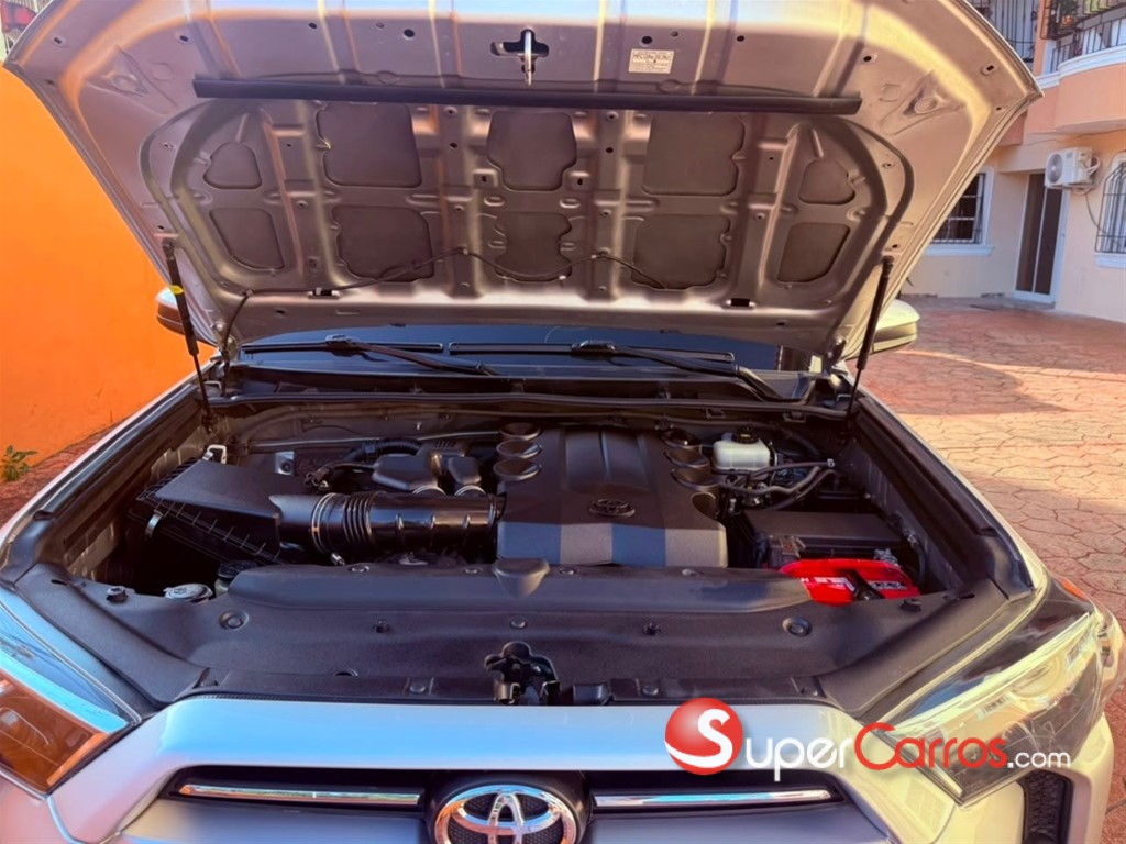 2020 Toyota 4 Runner SR5 — foto 10 / 12
