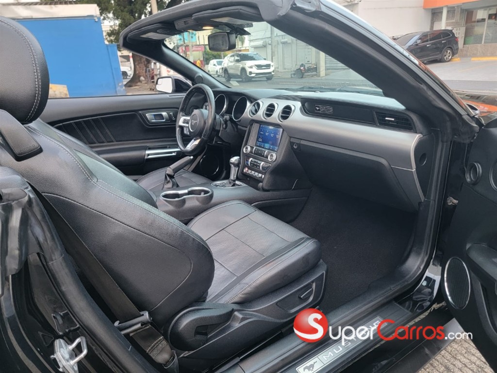 2020 Ford Mustang Convertible — foto 7 / 8