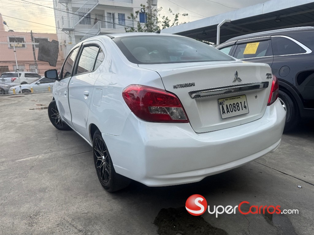 2018 Mitsubishi Motors Mirage ES — foto 8 / 8
