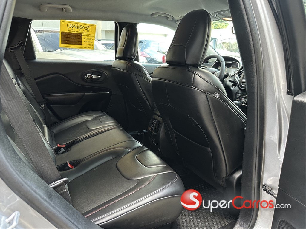2019 Jeep Cherokee Trailhawk — foto 6 / 12