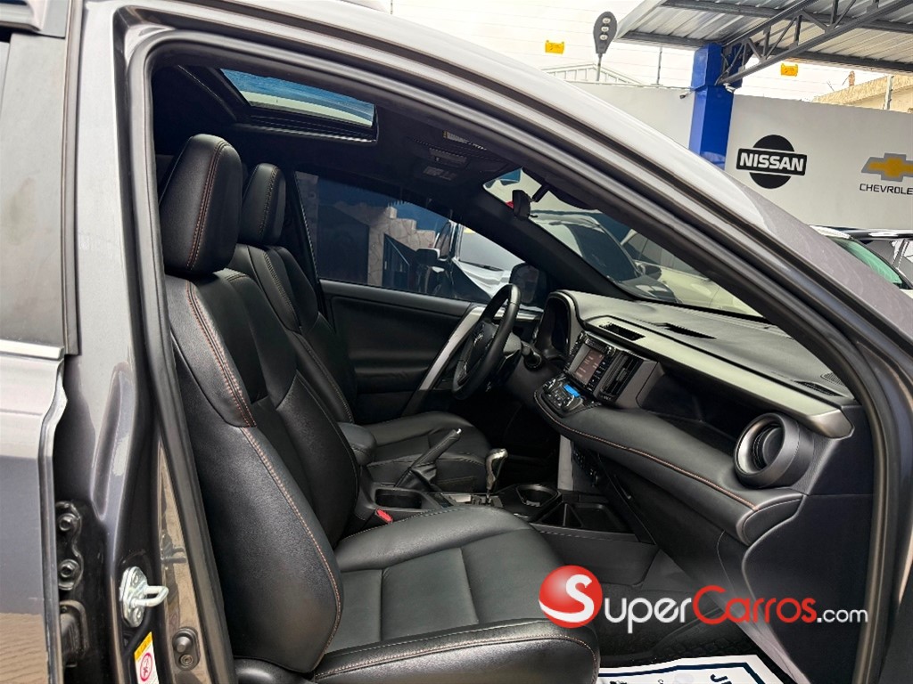 2017 Toyota RAV4 SE — foto 7 / 11