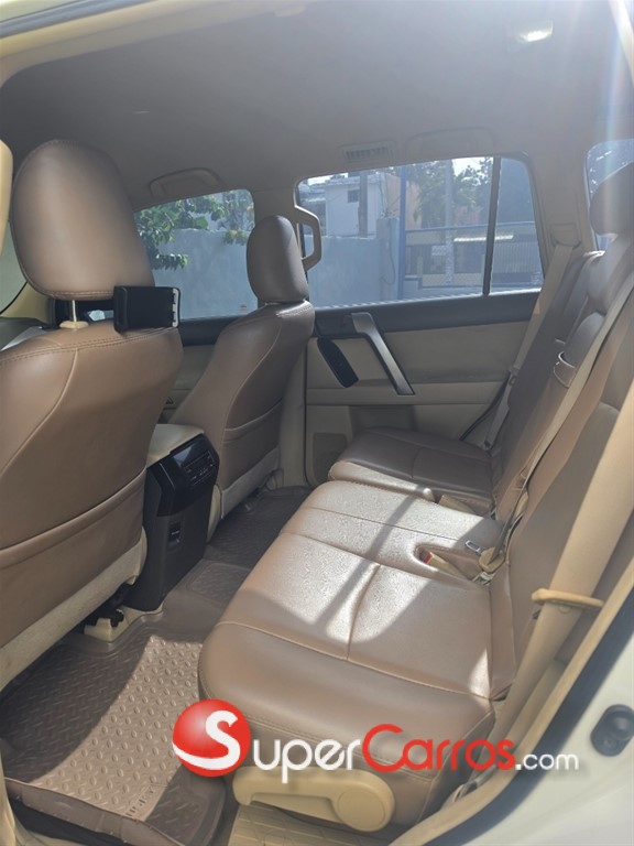 2014 Toyota Land Cruiser Prado TXL — foto 11 / 12
