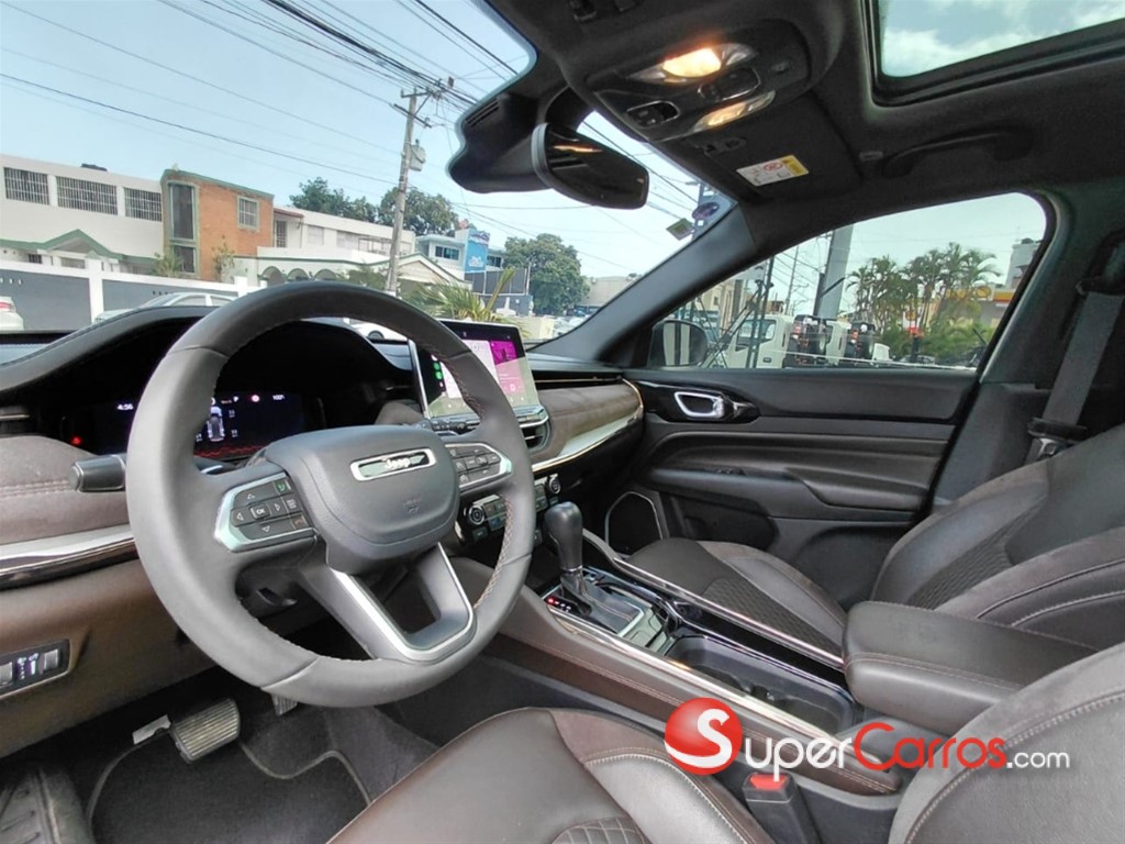 2024 Jeep Commander Overland — foto 9 / 12