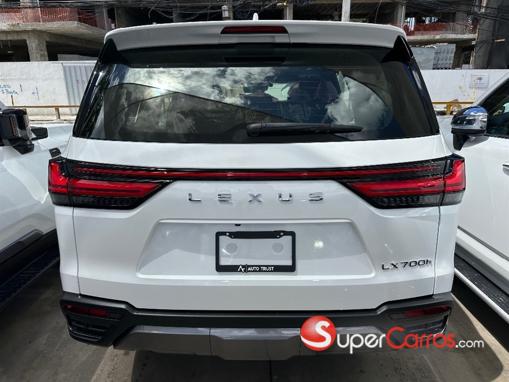 2027 Lexus LX 700 H Urban — foto 3 / 6
