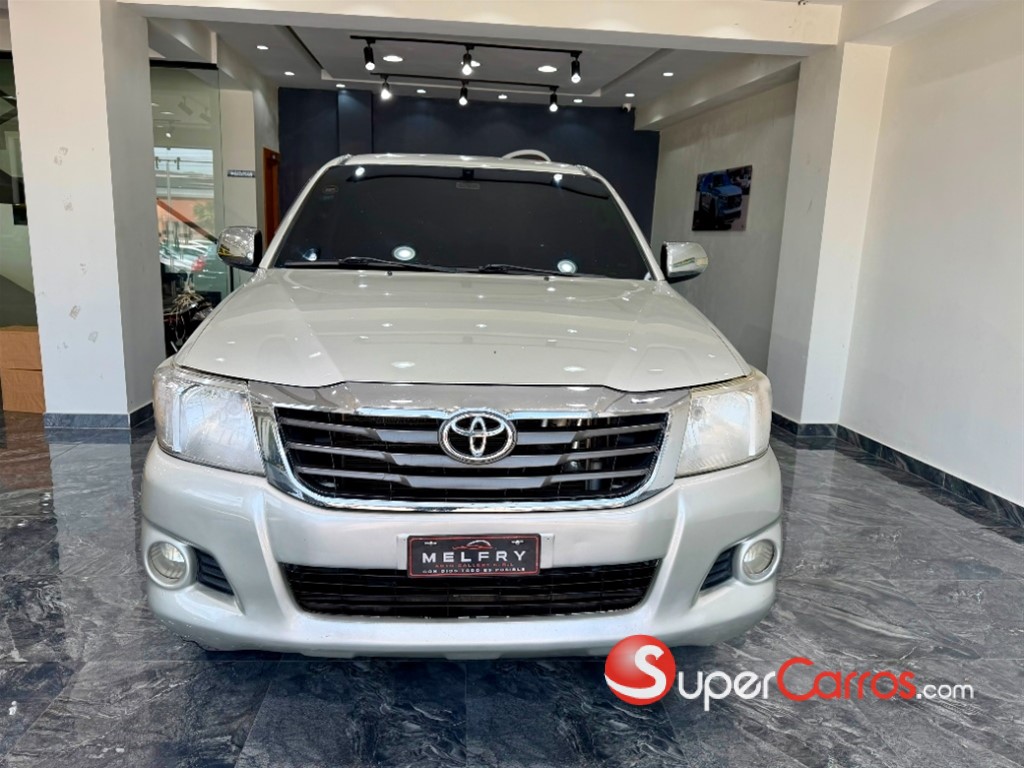 2015 Toyota Hilux — foto 2 / 12