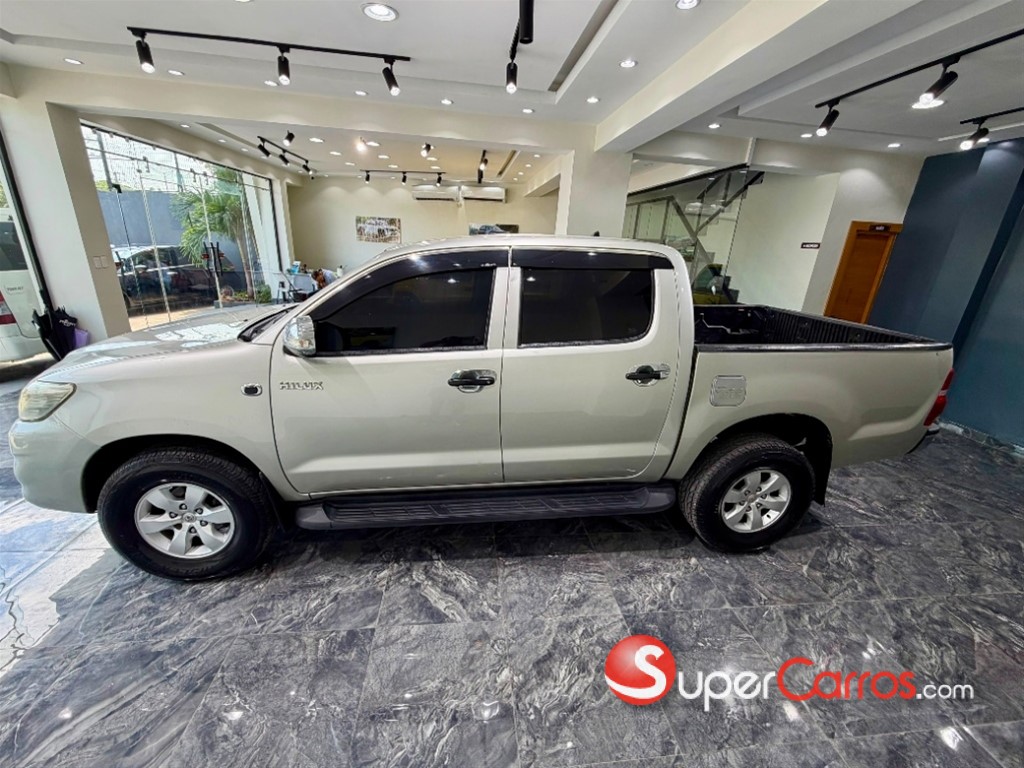 2015 Toyota Hilux — foto 7 / 12