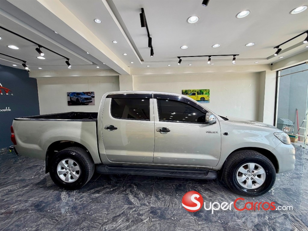 2015 Toyota Hilux — foto 8 / 12