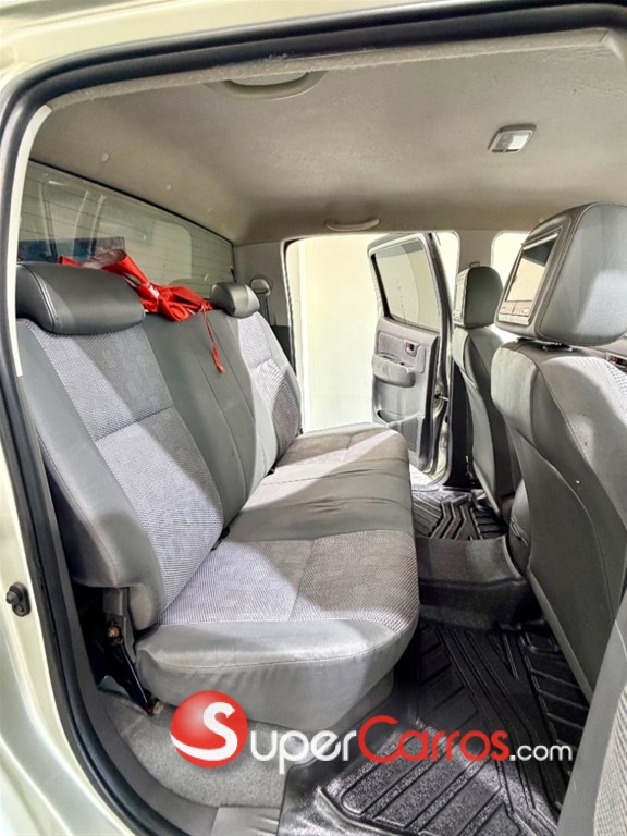 2015 Toyota Hilux — foto 10 / 12
