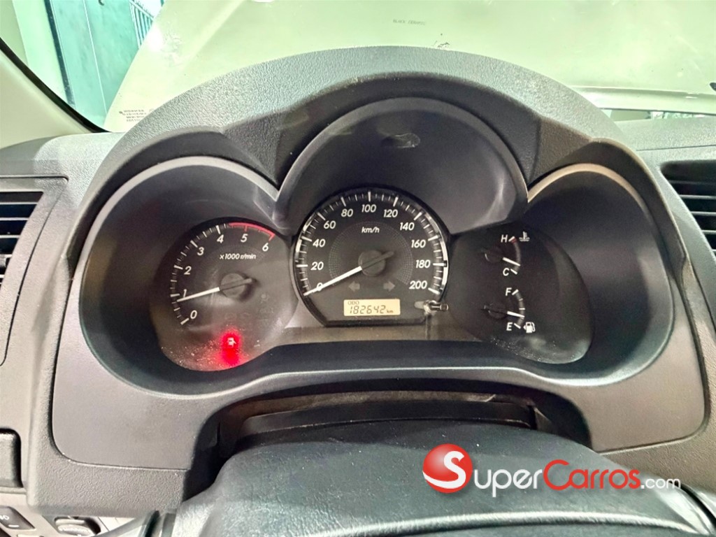 2015 Toyota Hilux — foto 12 / 12