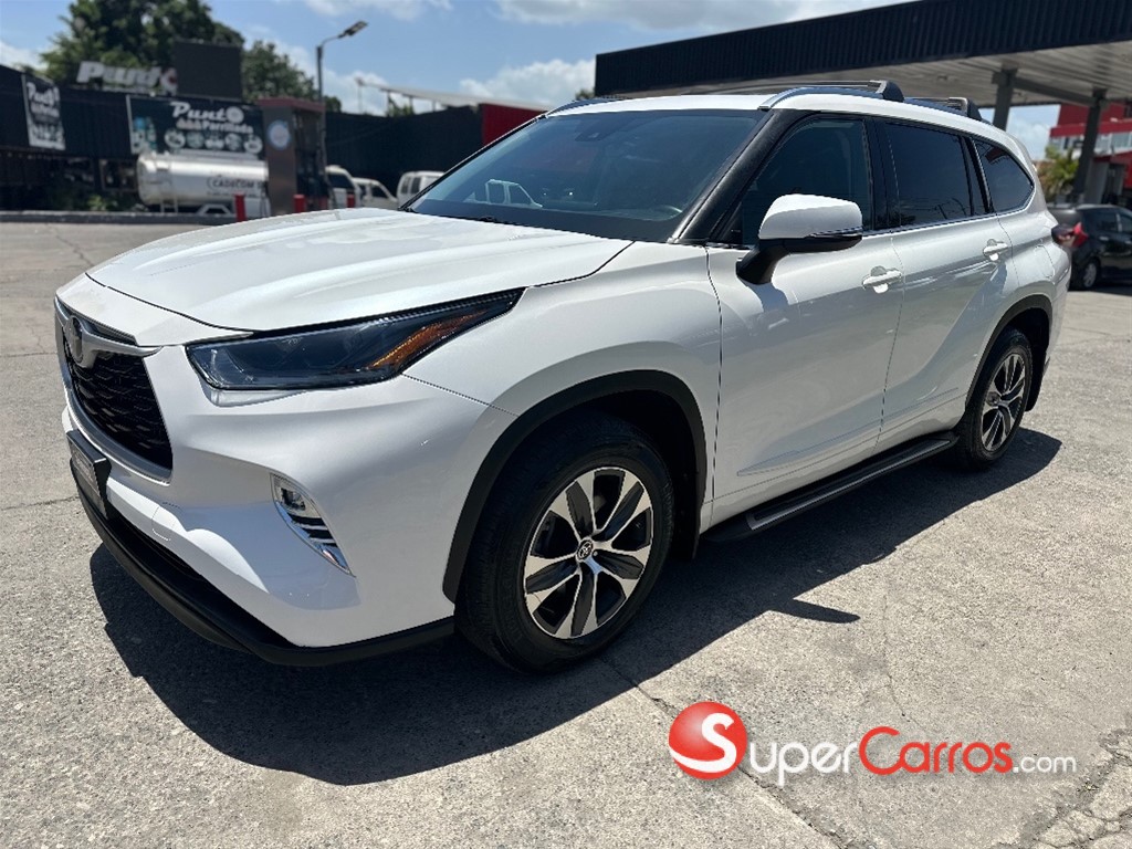 2022 Toyota Highlander XLE — foto 2 / 12