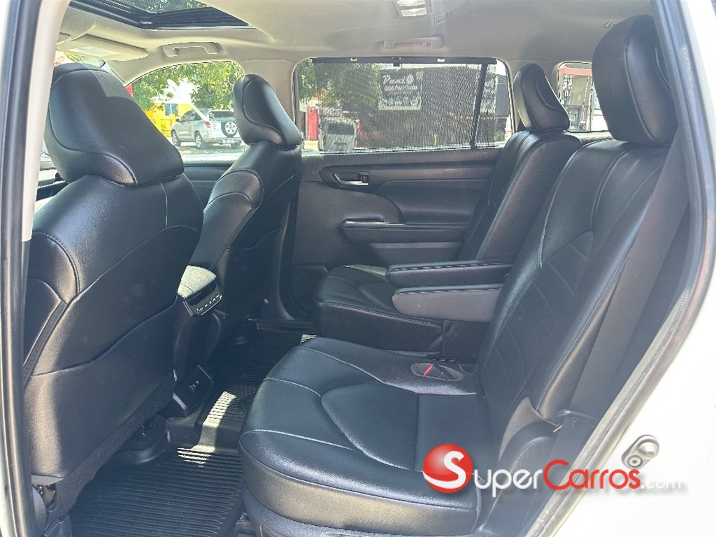 2022 Toyota Highlander XLE — foto 8 / 12