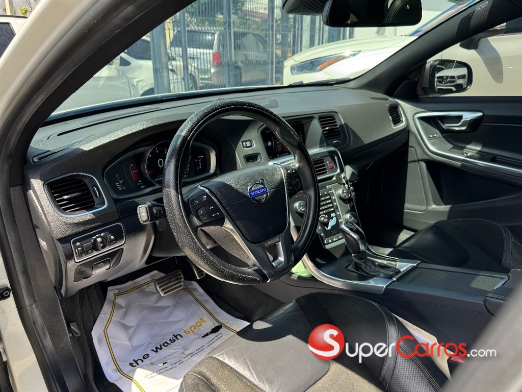 2014 Volvo S60 T6 R Design — foto 7 / 11