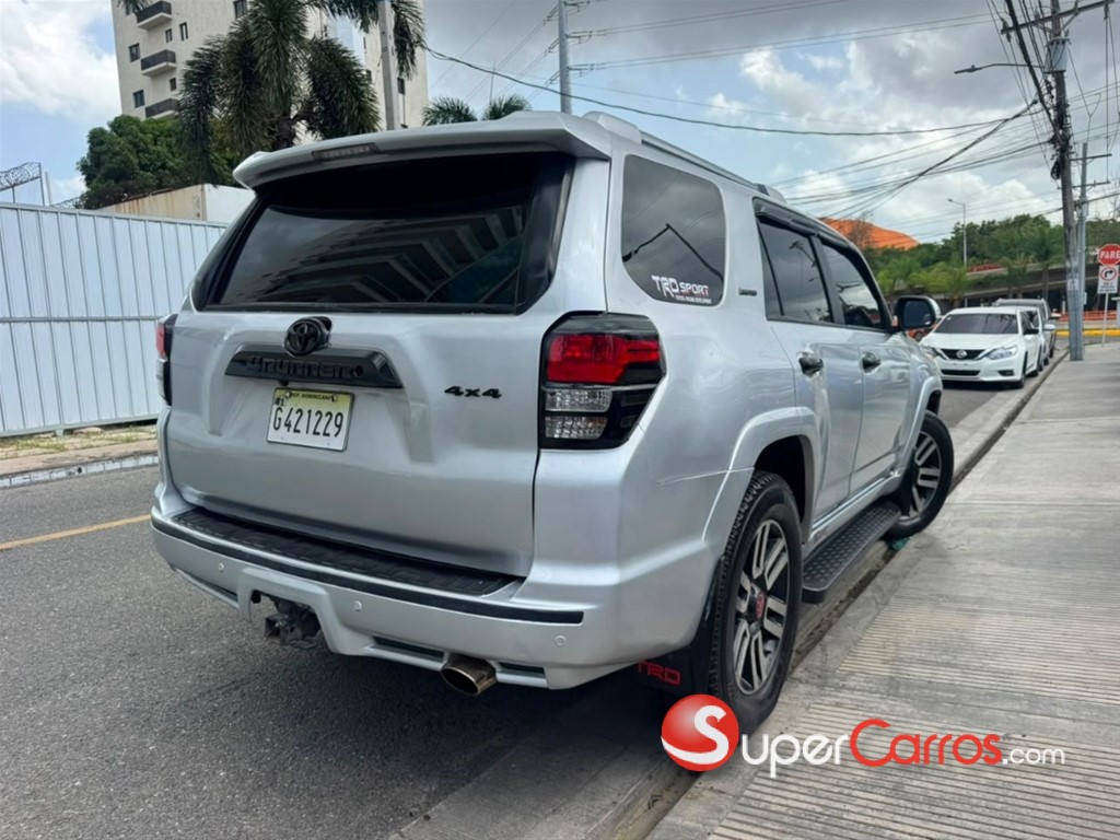 2010 Toyota 4 Runner SR5 Premium — foto 4 / 12
