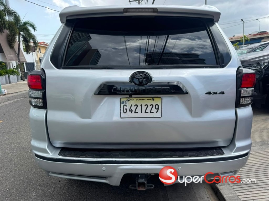 2010 Toyota 4 Runner SR5 Premium — foto 5 / 12