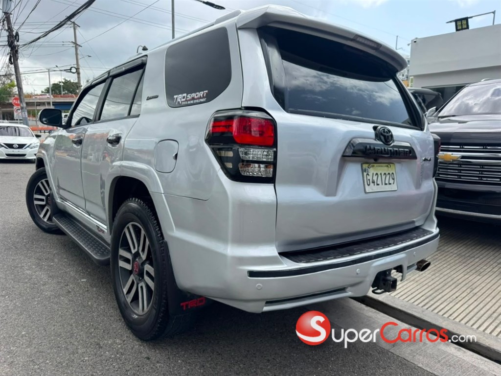 2010 Toyota 4 Runner SR5 Premium — foto 6 / 12
