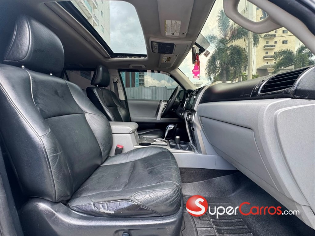 2010 Toyota 4 Runner SR5 Premium — foto 8 / 12