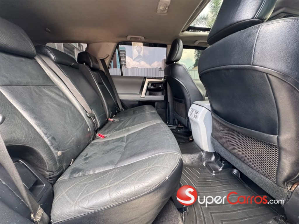 2010 Toyota 4 Runner SR5 Premium — foto 9 / 12