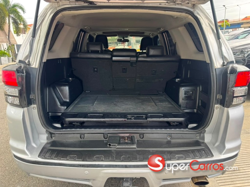2010 Toyota 4 Runner SR5 Premium — foto 10 / 12
