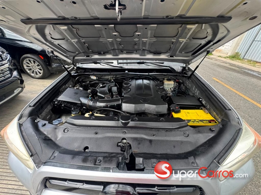 2010 Toyota 4 Runner SR5 Premium — foto 12 / 12