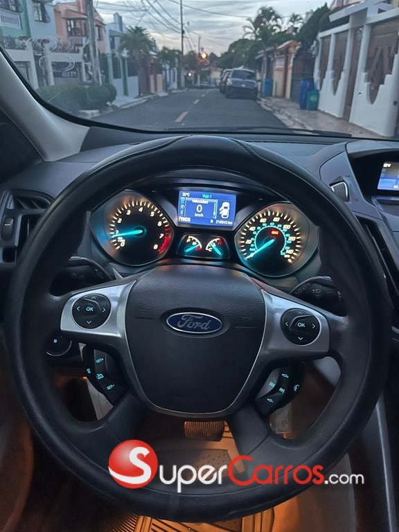 2014 Ford Escape — foto 6 / 12