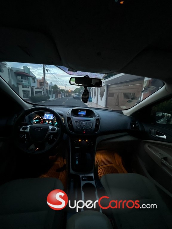 2014 Ford Escape — foto 8 / 12