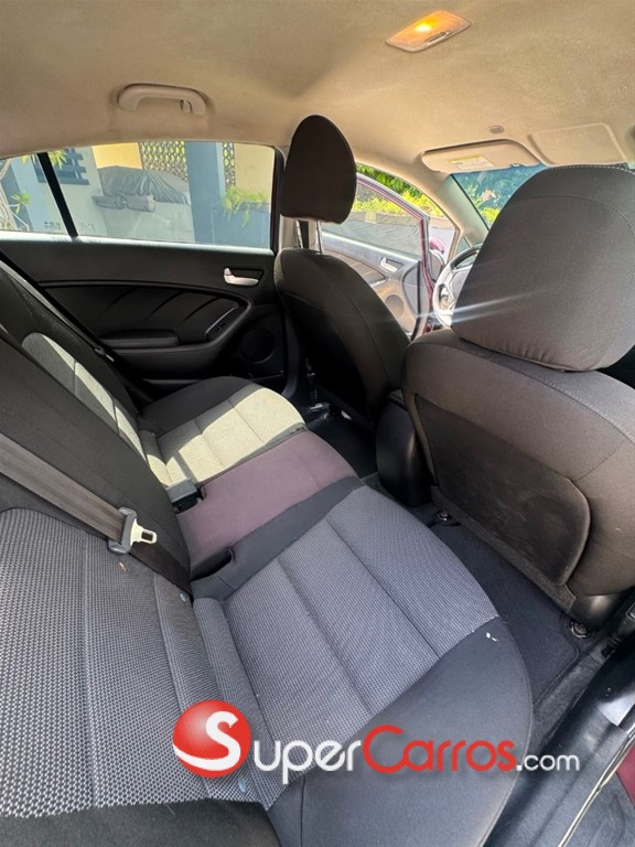 2018 Kia Forte — foto 4 / 10