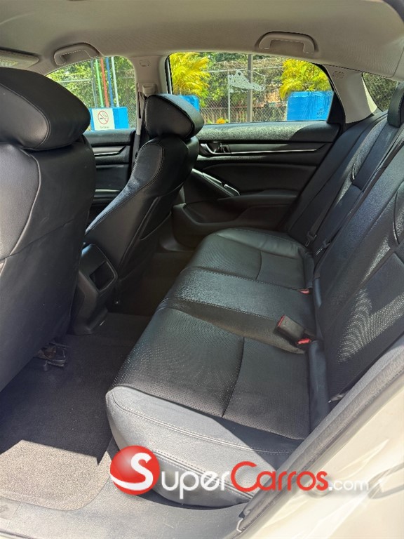 2020 Honda Accord LX — foto 8 / 10