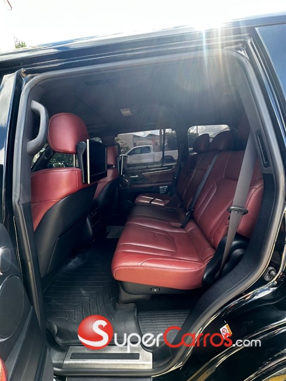 2019 Lexus LX 570 — foto 8 / 12